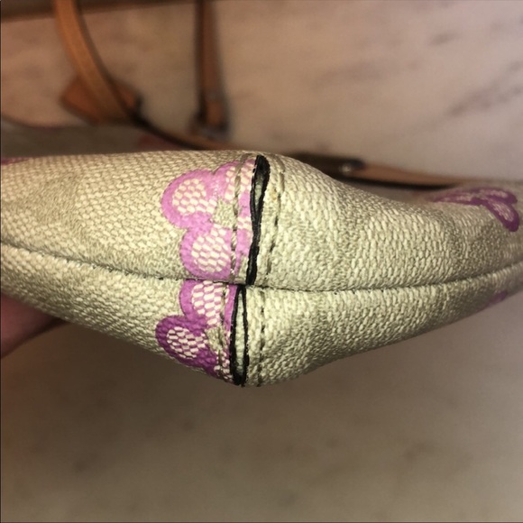 New with tags Coach Peyton Signature C medium wristlet - Picture 6 of 15